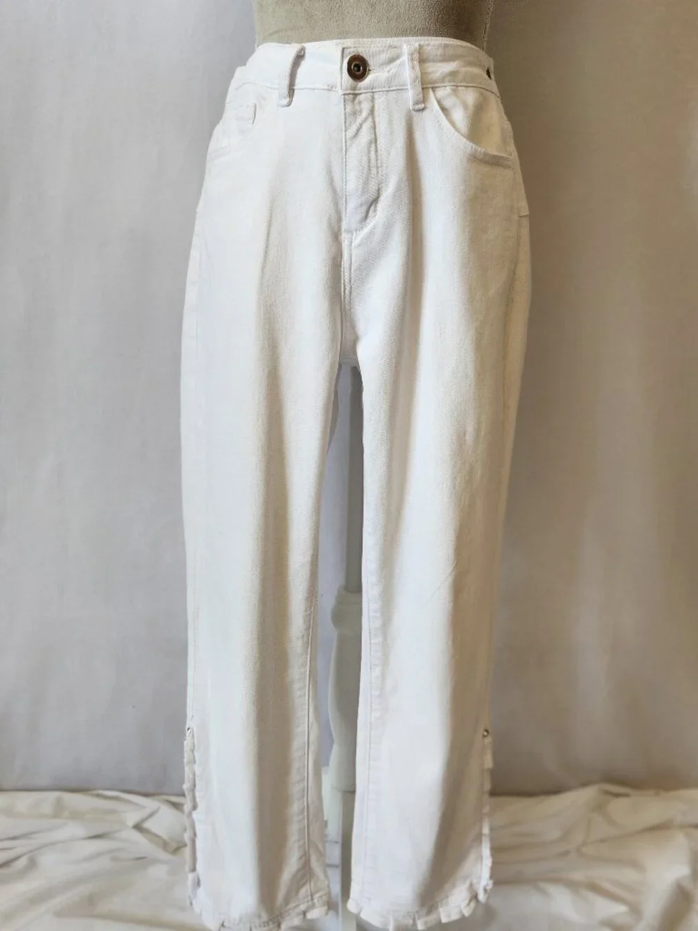 Soft Surroundings Women's Size 6 White Arabella Cropped Ruffle Hem Ankle Jeans
